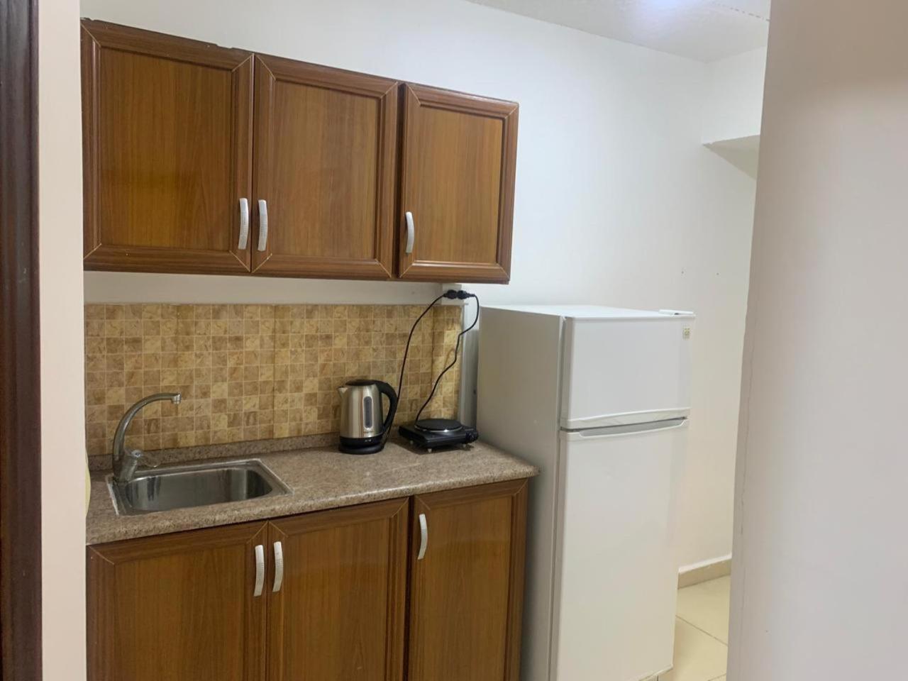 Omaima Hotel Apartments Амман Экстерьер фото